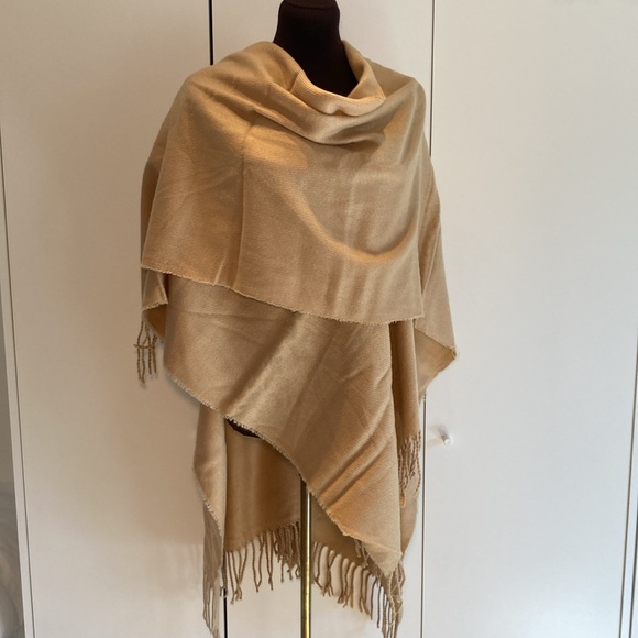 Forever 21 woven shawl camel M/L - Picture 4 of 10